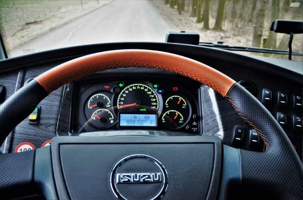 Jarní testovací jízdy autobusů ISUZU pro zákazníky background image