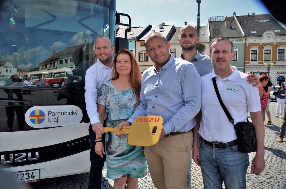 Slavnostní představení nových autobusů ISUZU v Lanškrouně background image