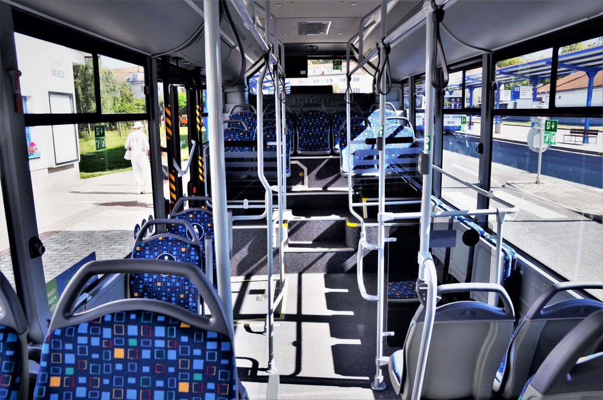 ISUZU NovoCiti Life, vnitřní prostor je ze 3/4 délky nízkopodlažní