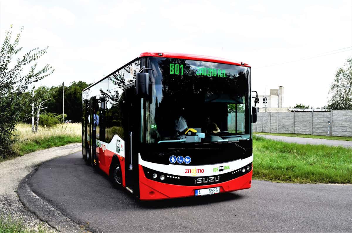 Nové autobusy také ve Znojmě background image
