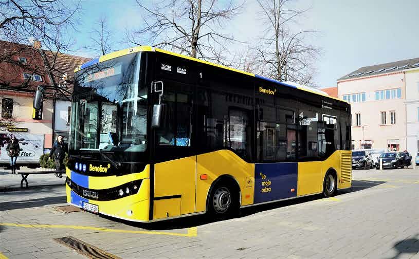 Nové minibusy ISUZU NovoCiti Life budou jezdit v Benešově background image