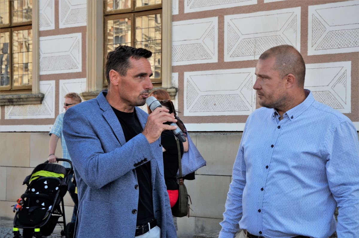 Roman Šebrle, moderátor akce BusLine s Viktorem Wiesnerem, vedoucím a zástupcem společnost TURANCAR CZ